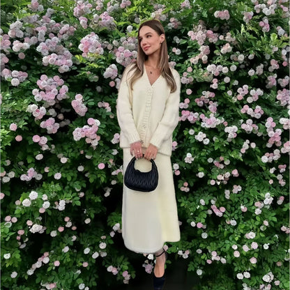 Eelegante gebreide V-hals trui of vest plus rok set