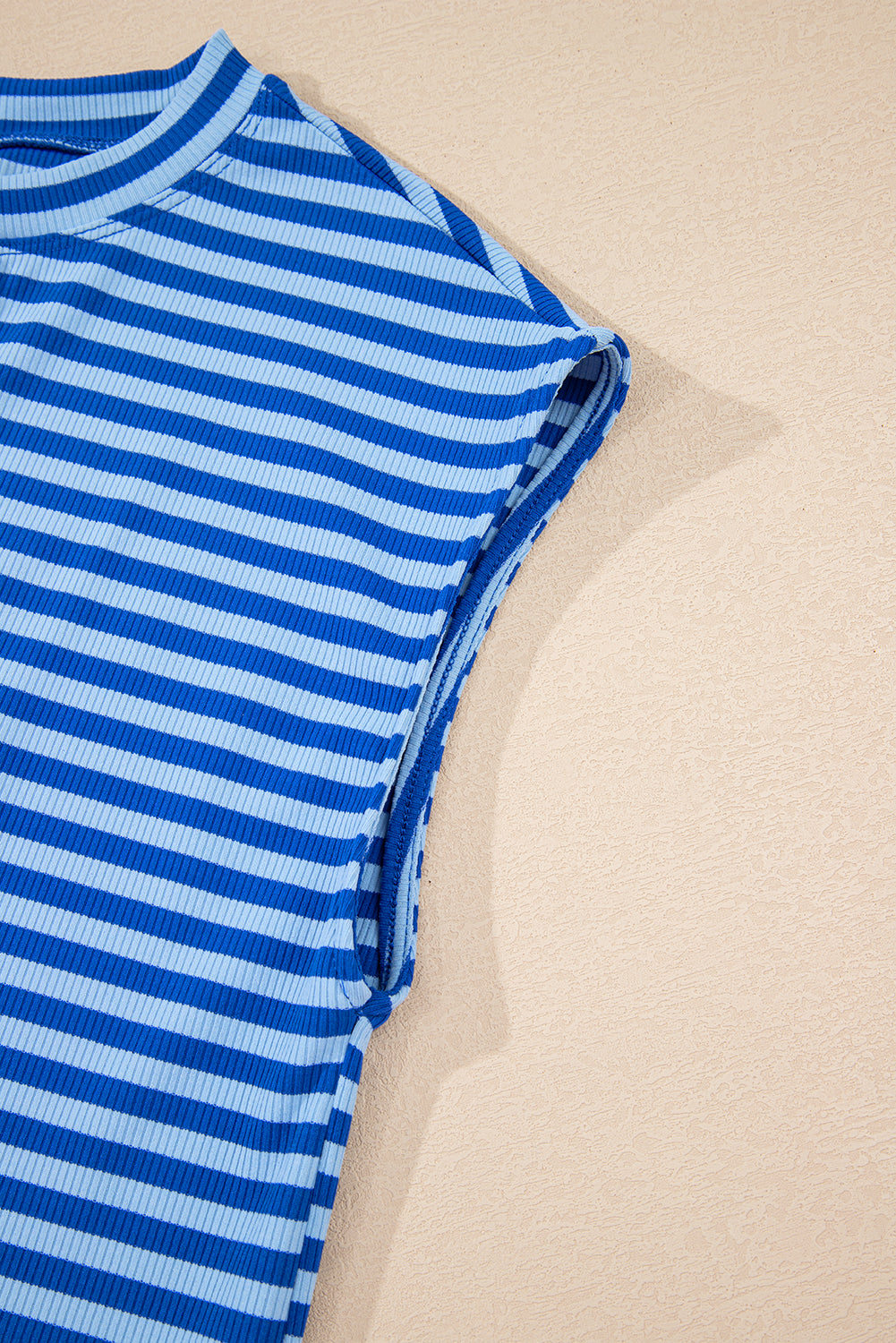 Gestreepte T-shirt met ribboord korte mouwen en ronde hals