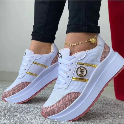 Damessneakers van mesh met patchwork en vetersluiting