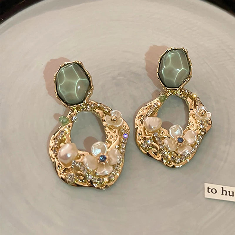 Esthetische oorbellen met zirkonia in de vorm van een bloem voor dames