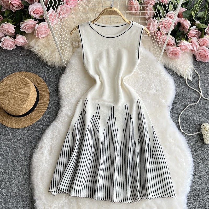 European and American minimalist sleeveless round neck striped knitted dress for women's summer waist cinching design niche fai