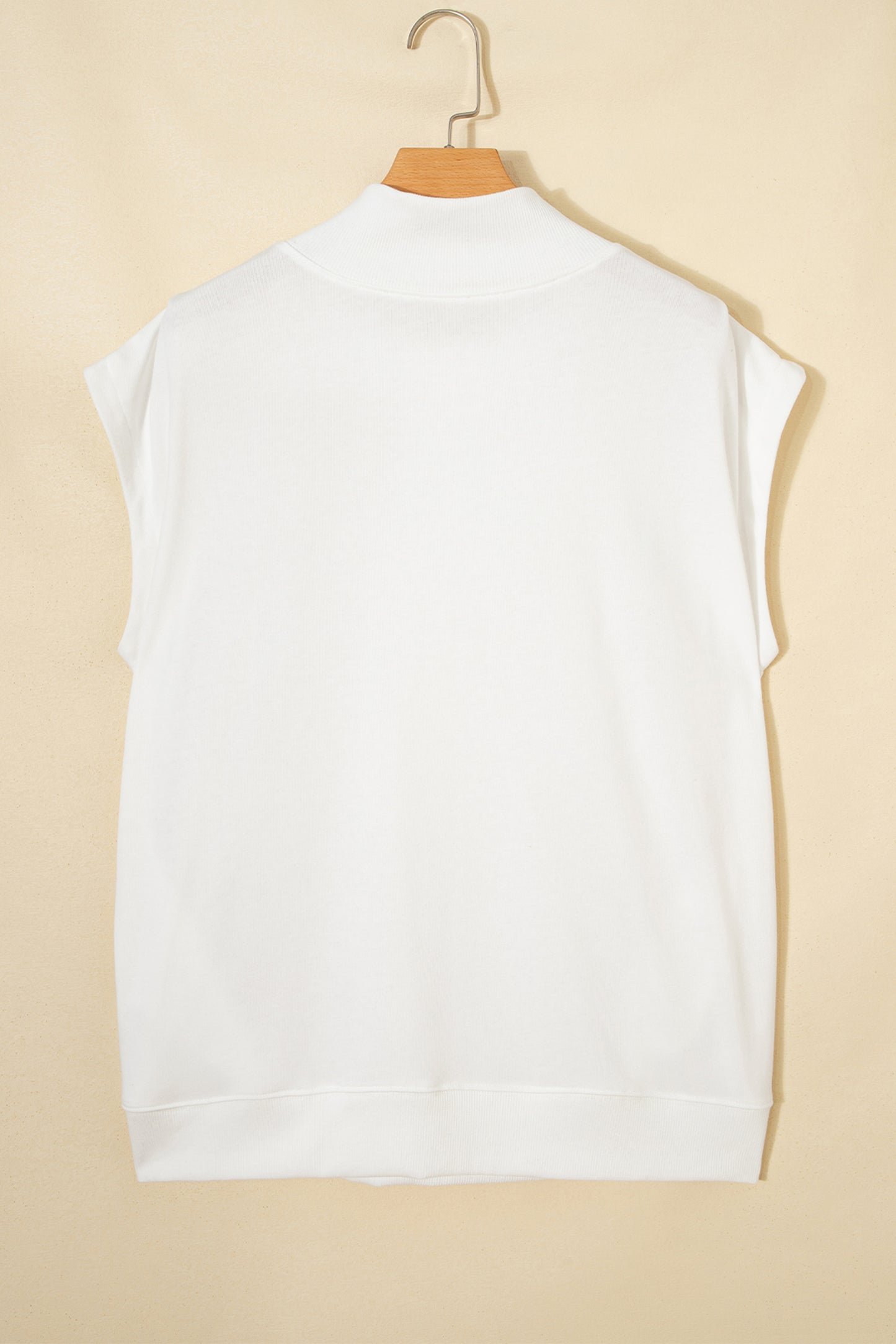 Effen top met hoge hals en korte mouwen osvallend model