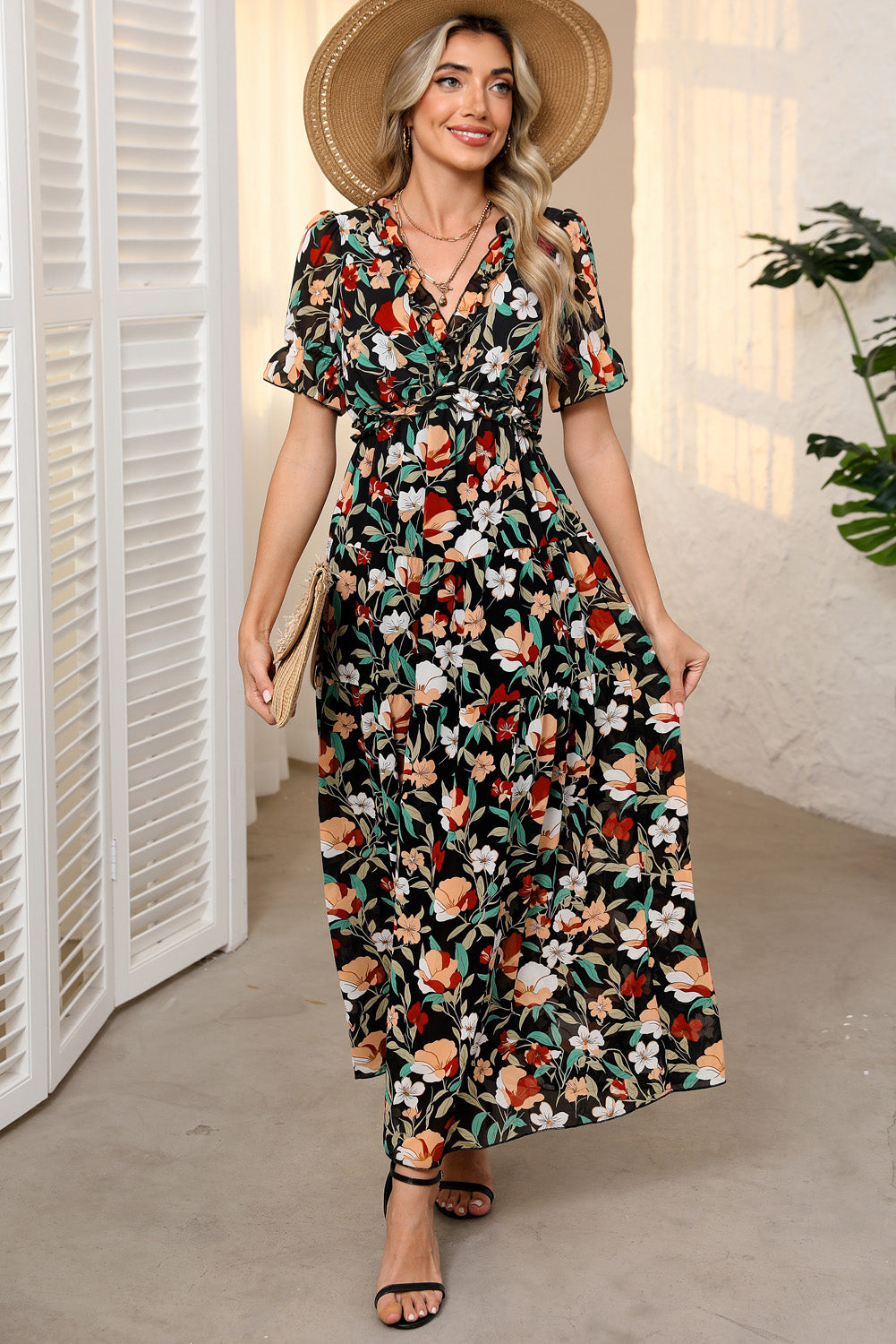 Hemelsblauwe maxi-jurk met vurige bloemenprint ruches V-hals en korte mouwen