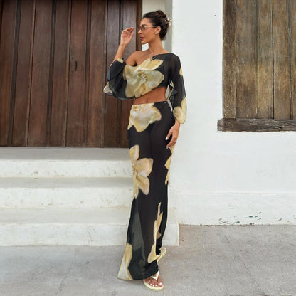 Set bestaande uit een crop top met bloemenprint één schouder en een rok met hoge taille