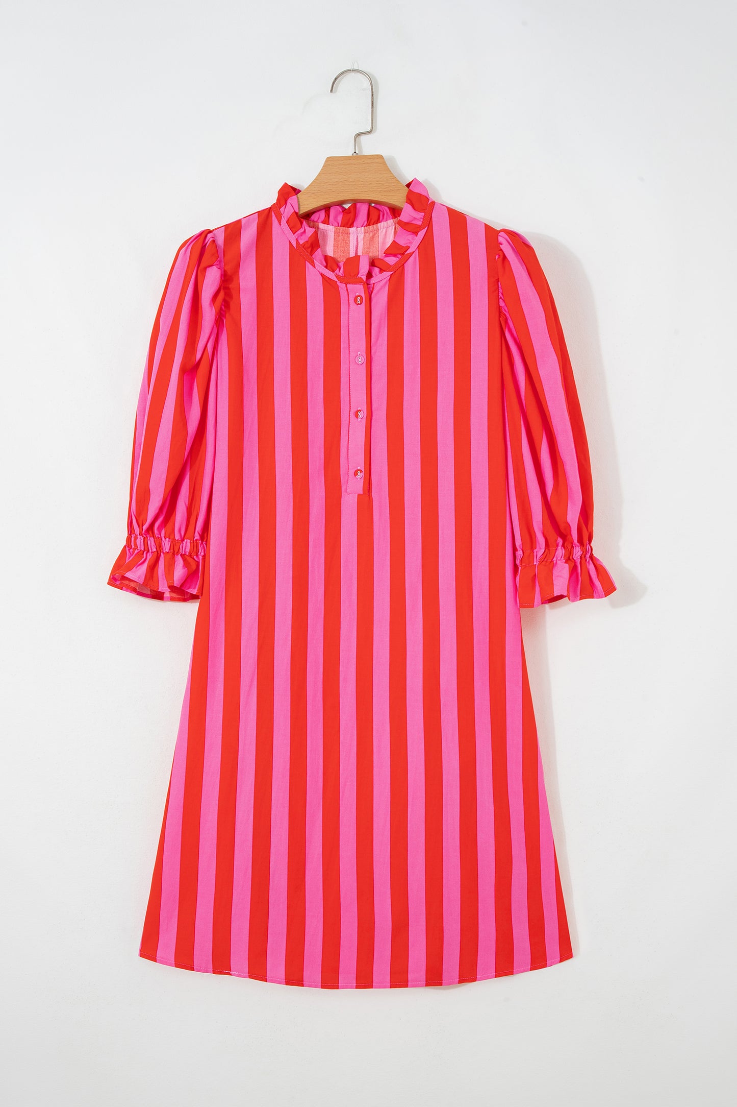 Rode gestreepte mini-jurk met half knoopsluiting strik op rug en pofmouwen losvallend model