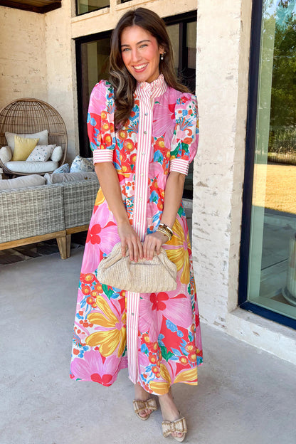 Roze vakantiejurk met bloemenprint gestreepte bies knoopsluiting en korte mouwen