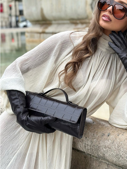 Witte maxi-jurk met lange mouwen volant en hoge strikhals