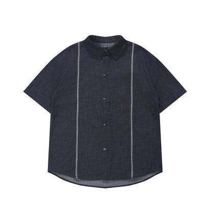 Loose shirt with contrasting colors and bright lines