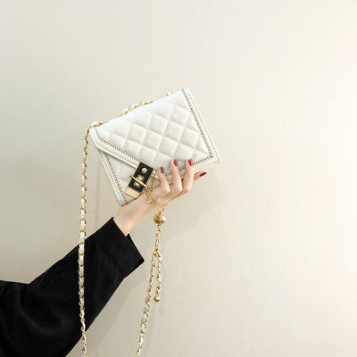 Luxe crossbodytas met ruitvormige patroon en ketting