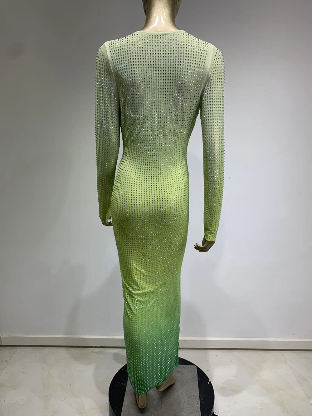 Sexy maxi-jurk met V-hals  diamantjes waterprint kleurovergang en lange mouwen