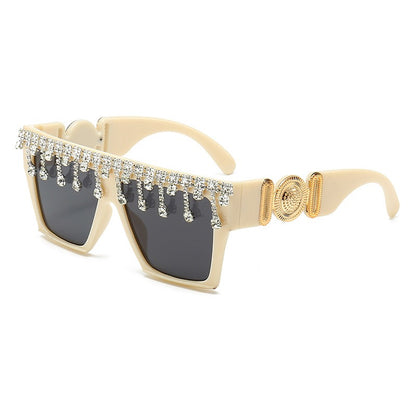 Retro zonnebril met groot montuur en diamantinleg