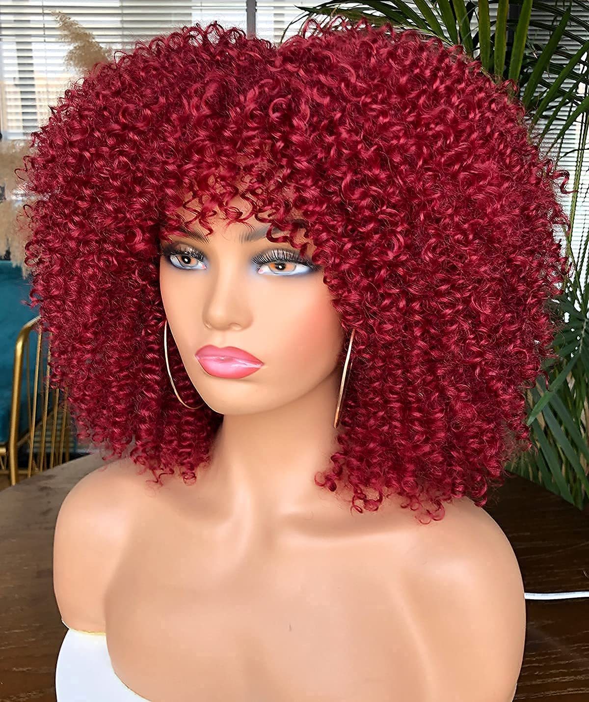 Synthetische pruik met krullen