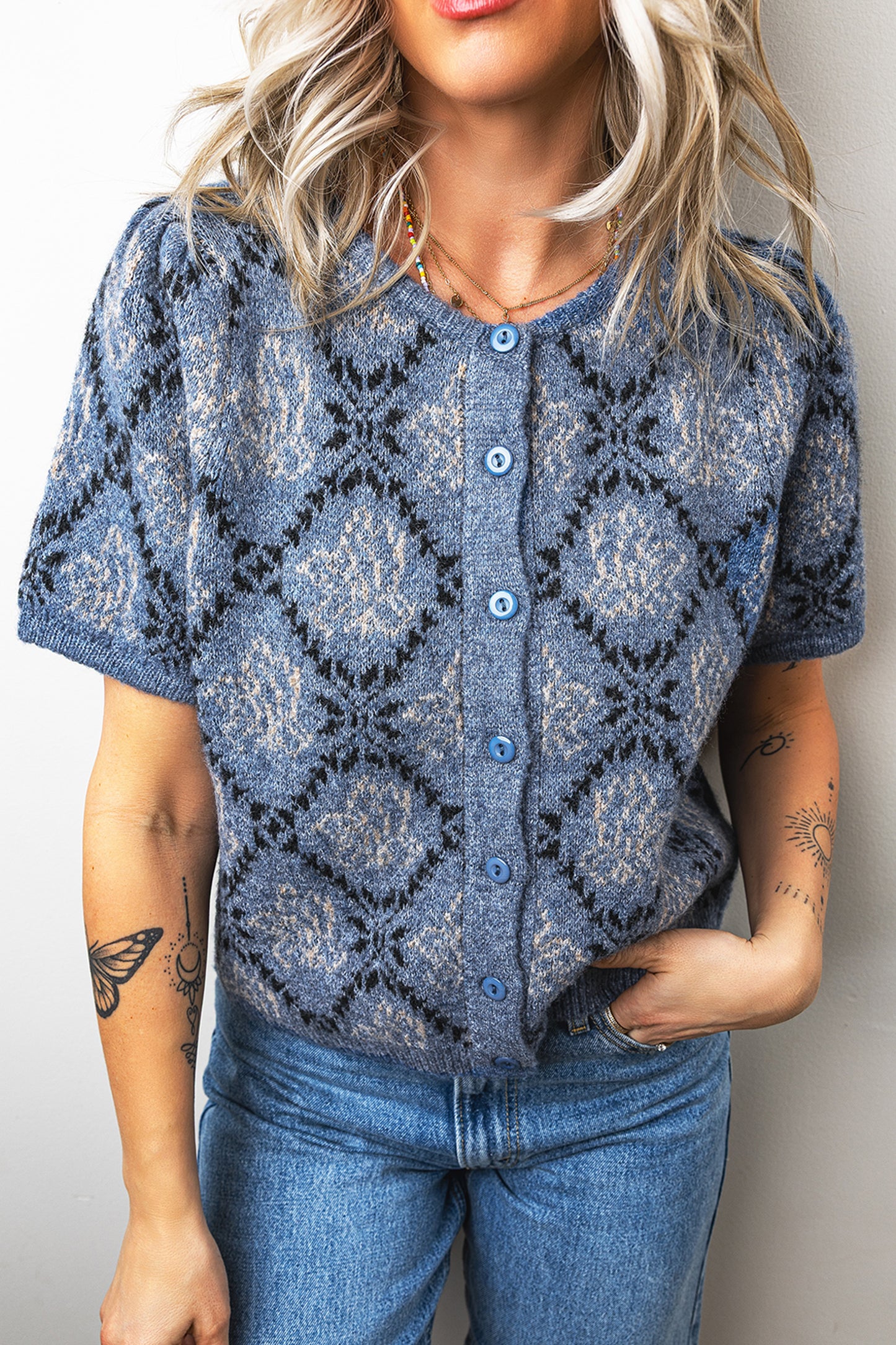Gebreide top met korte mouwen en knoopsluiting aan de voorkant in boho-stijl