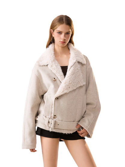 Wollen jas in biker style met dubbele rij knopen en ceintuur