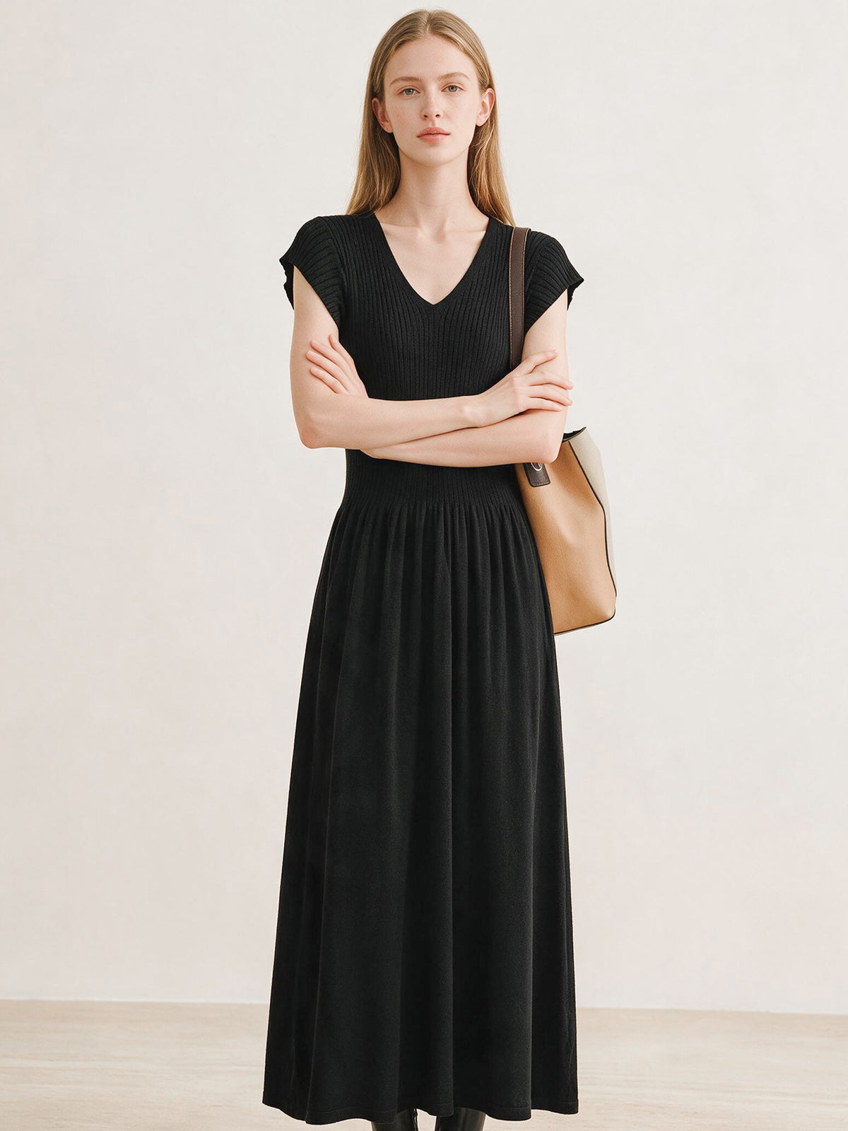 Women's V-Neck Short Sleeve Knit Dress