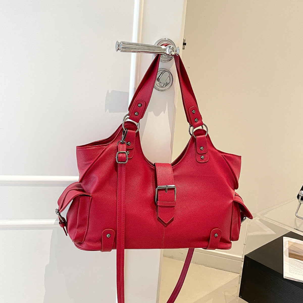 Large Capacity Retro Tote Bag with Rivets Lock Buckle