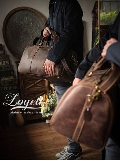 A men's hand-held outdoor camping travel bag made of cowhide