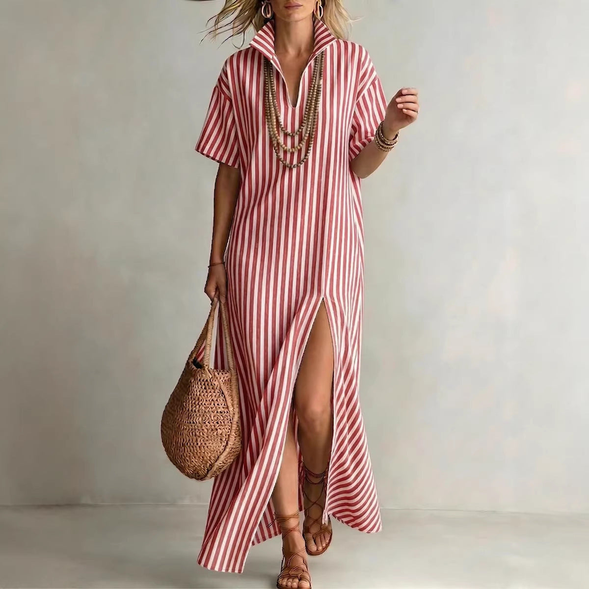 Gestreepte zomerjurk met V-hals voor dames