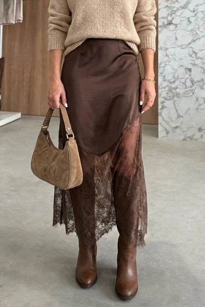 Donkerbruine lange casual rok met kanten patchwork aan de zoom