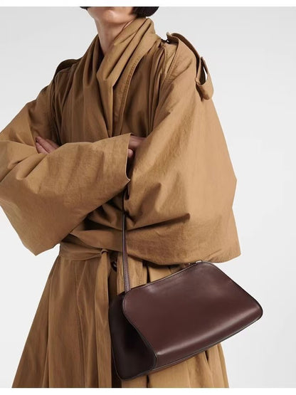 Leather bag for the armpit area