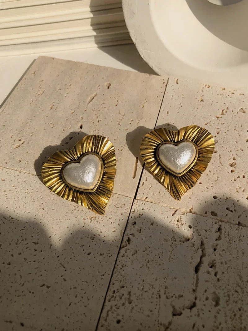 New European and American Retro Heart-shaped Earrings Exaggerated Small Designer Stud Heart-shaped Earrings INS