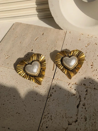 New European and American Retro Heart-shaped Earrings Exaggerated Small Designer Stud Heart-shaped Earrings INS