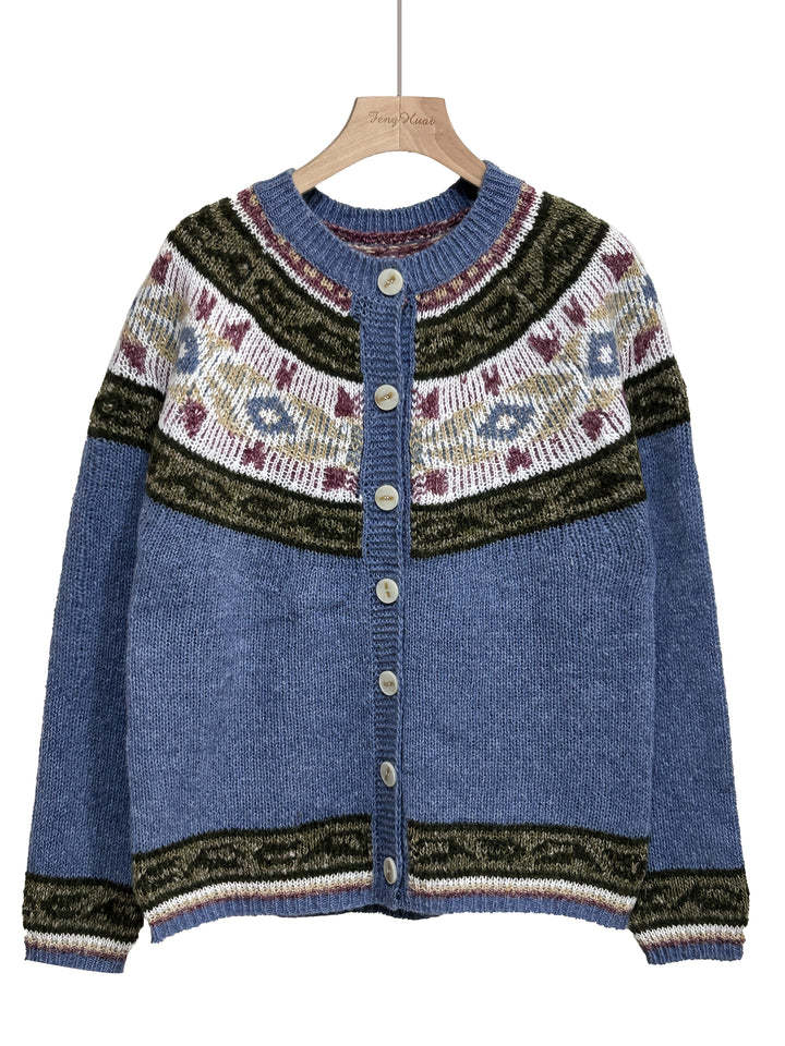 Gebreide boho damesvest met knopen en patroon