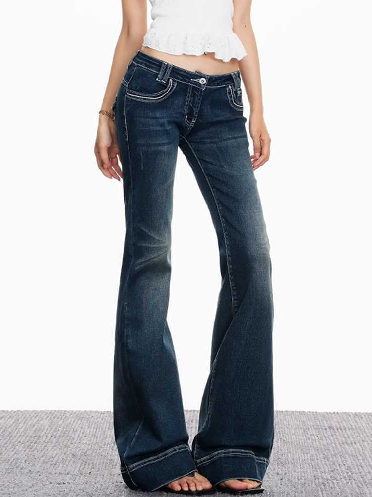 Low-rise bootcut jeans