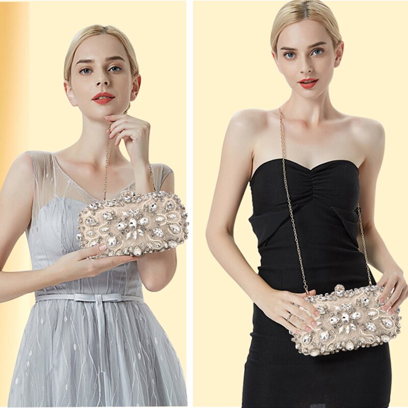 Luxe damesclutch met parels en diamantsteentjes
