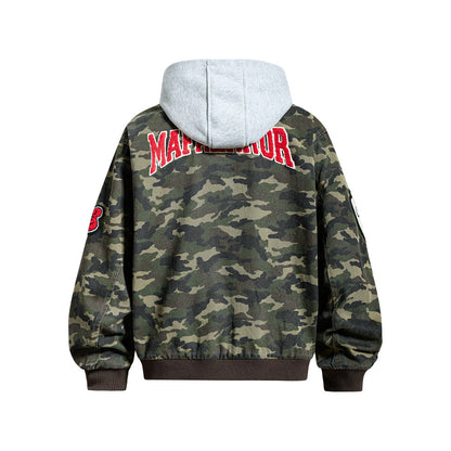 Camouflage jacket met patches en afneembare capuchon