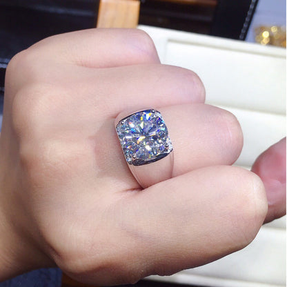 Herenring met 5 karaat acht harten en acht pijlen verguld met PT950 simulatiemoissaniet