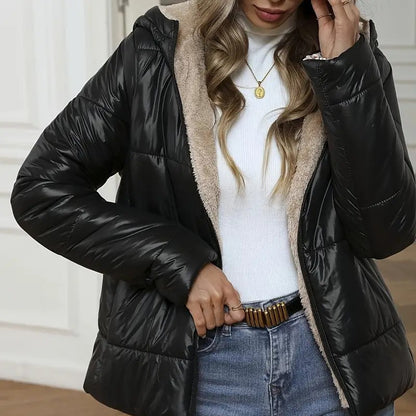 Geborstelde en gewatteerde warme jas met capuchon