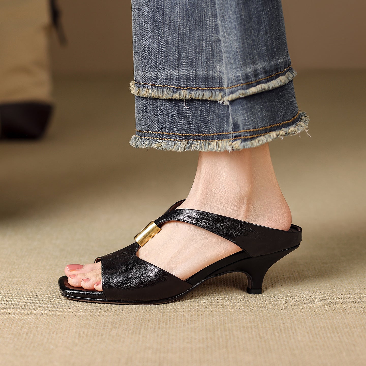 Women Genuine Leather Block Heel Sandals?Orders will be dispatched within one week?