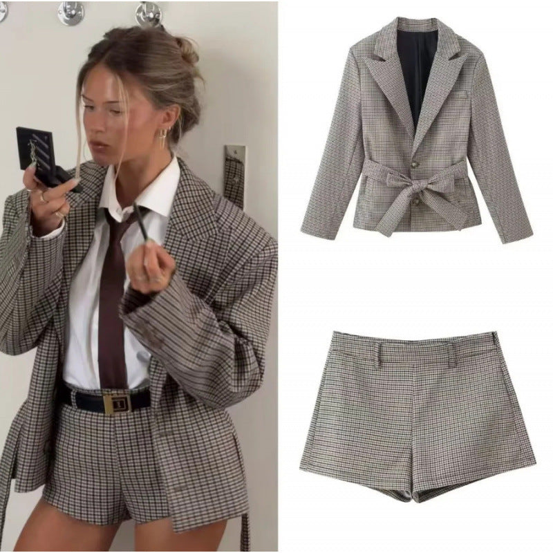 Geruite blazer met ceintuur revers en bijpassende shorts