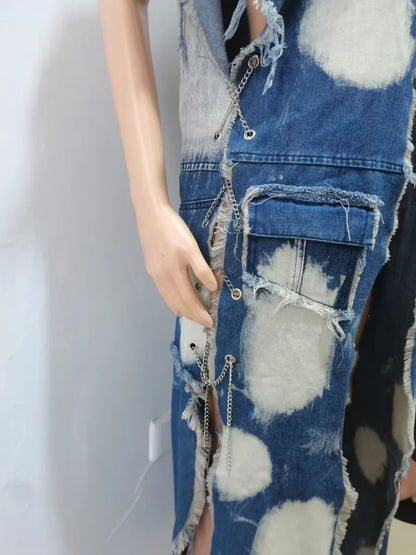 Bedrukte mouwloze jeans vest met kwastjes en kettingdetails