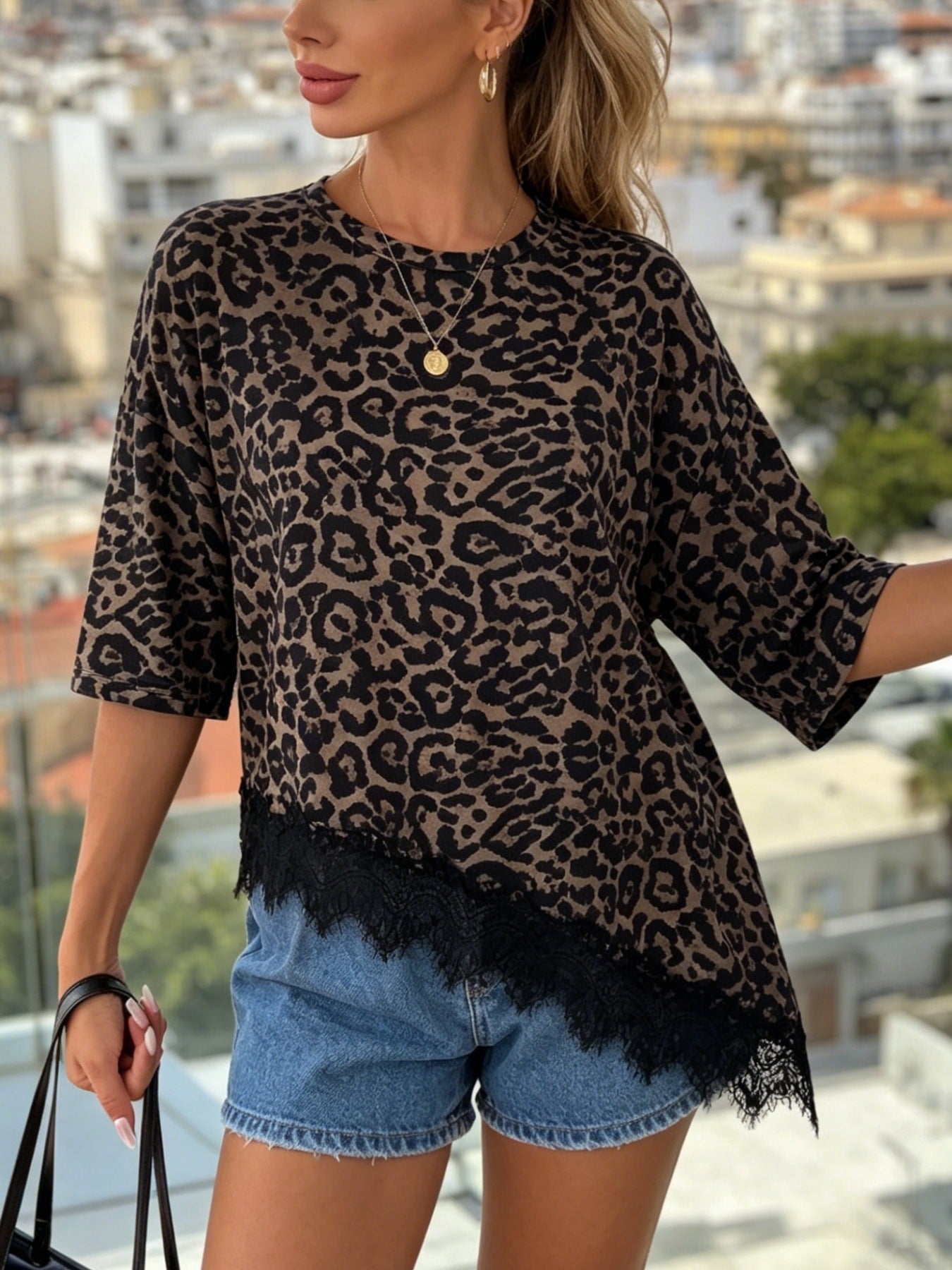 Dames T-shirt met ronde hals en kanten afwerking