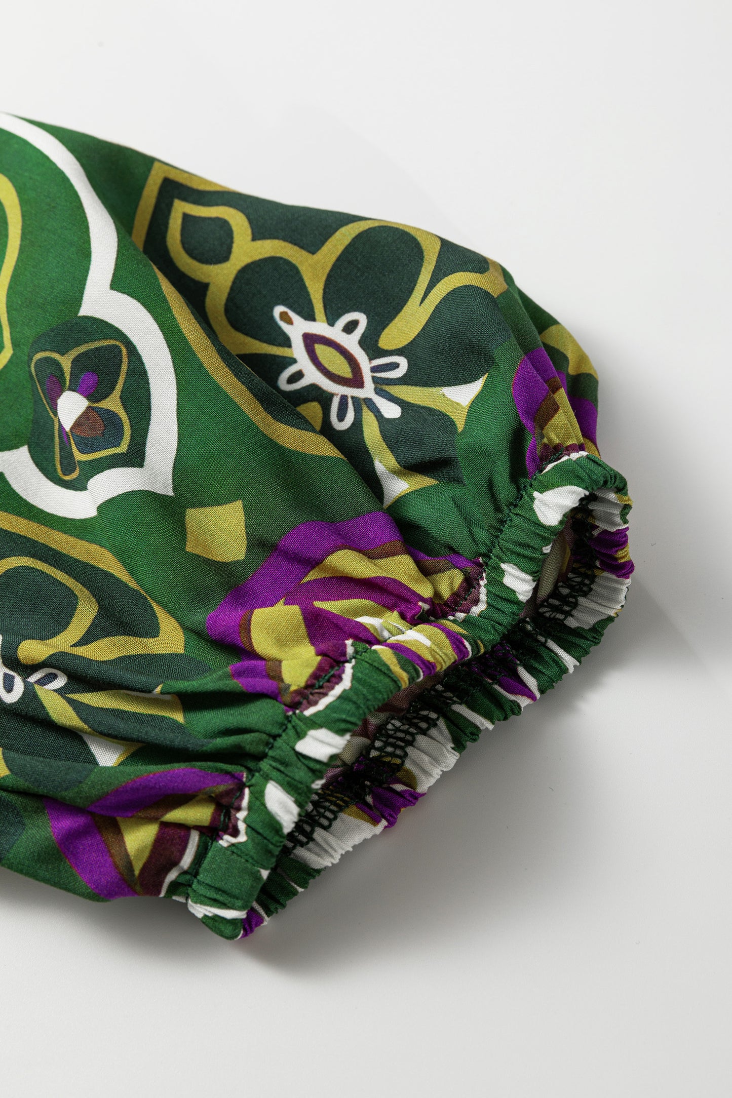 Groene midi-jurk in grote maten met gemengde bloemenpatchwork V-hals en 3/4 pofmouwen