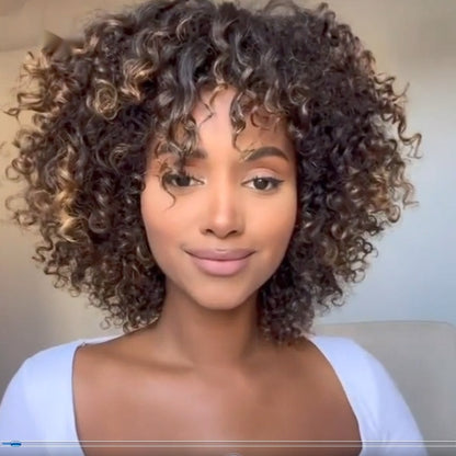 Synthetische pruik met krullen