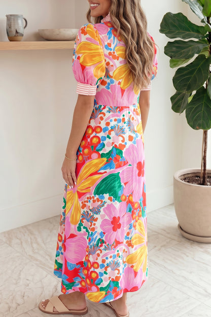 Roze vakantiejurk met bloemenprint gestreepte bies knoopsluiting en korte mouwen