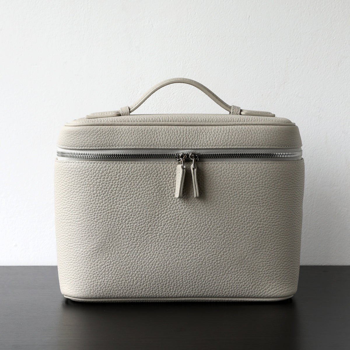 Large-capacity top-grain cowhide hand-held cosmetic bag for storage