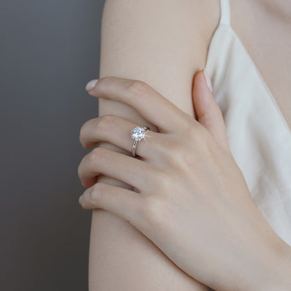 Ring met bloemenmotief en moissanite verguld met 18 karaats sterling zilver