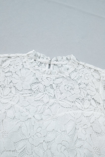Witte kanten blouse met ronde hals ruches en lange mouwen