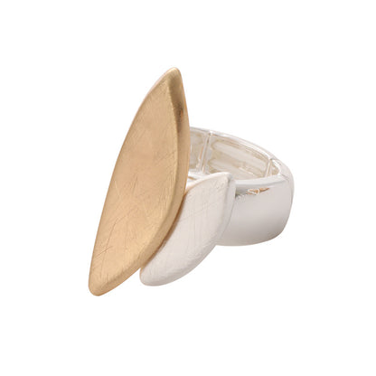 Onregelmatig geometrisch grote goudkleurige ring met elastische koordverbinding