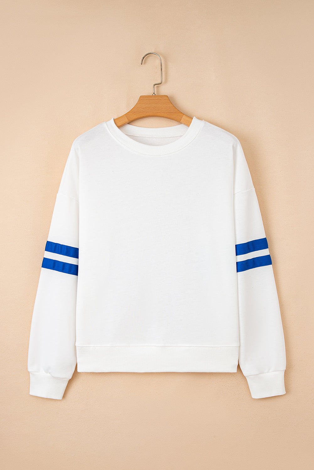 Preppy sweatshirt met strepen op de mouwen en een losse pasvorm