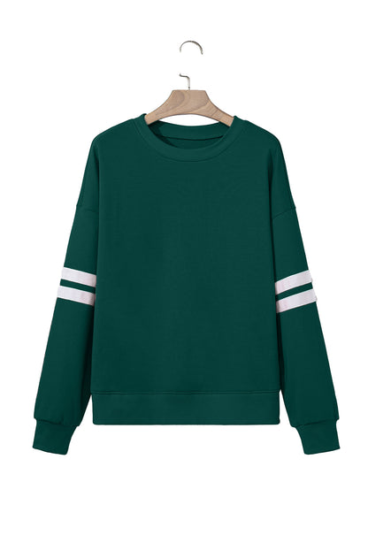 Preppy sweatshirt met strepen op de mouwen en een losse pasvorm