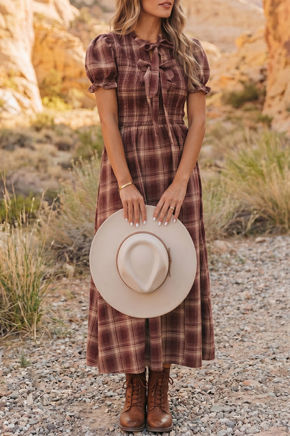 Rode vintage geruite midi-jurk met knoopsluiting aan de voorkant smockwerk en hoge taille