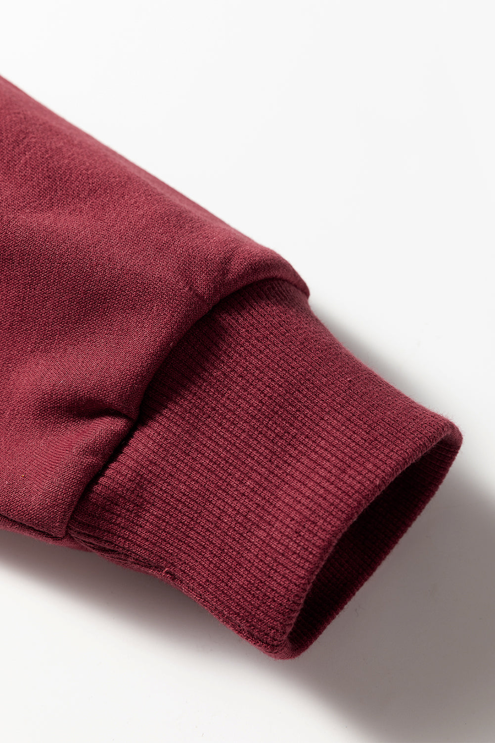 Preppy sweatshirt met strepen op de mouwen en een losse pasvorm
