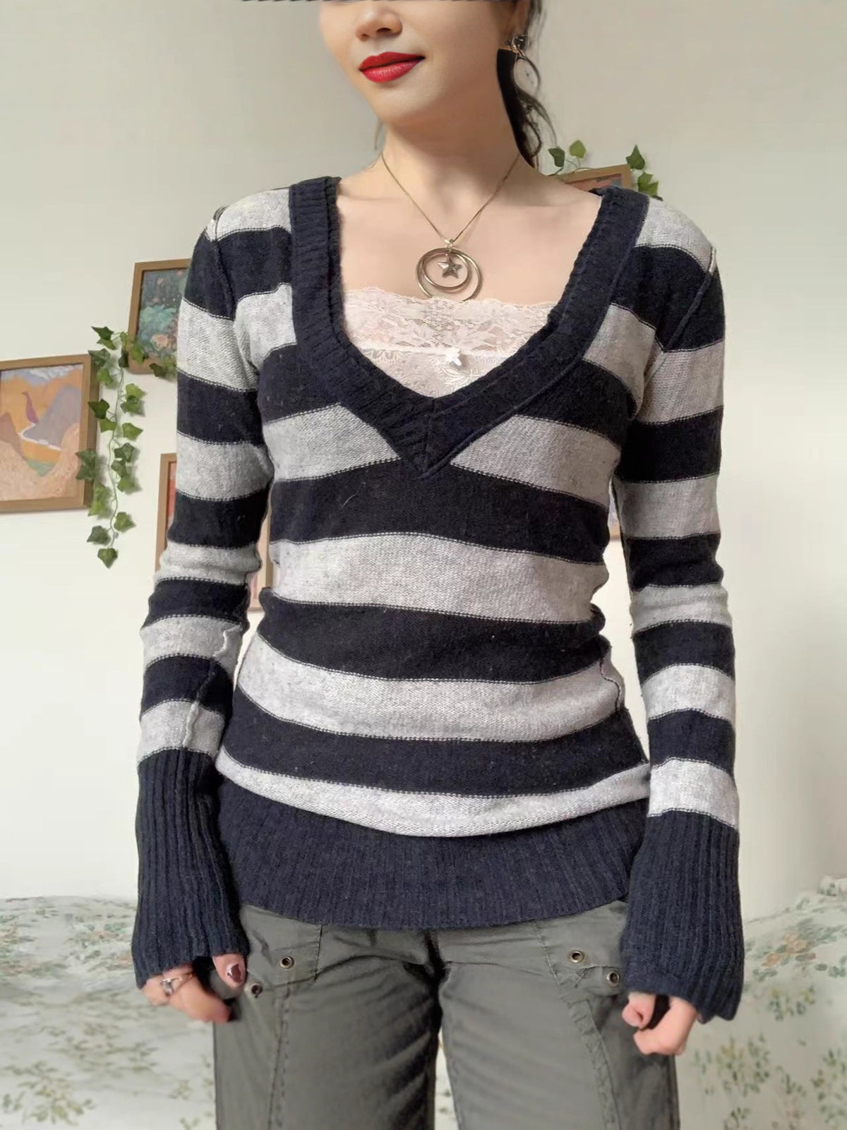 Retro Striped V-Neck Slim Sweater