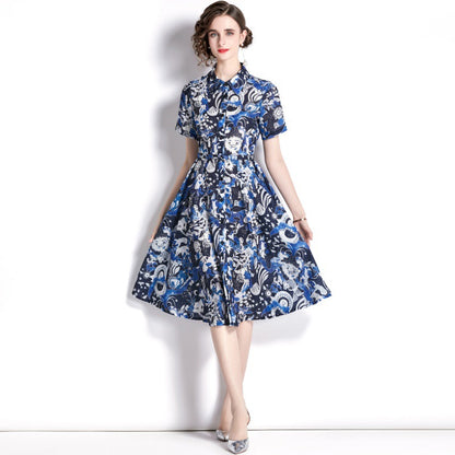 Blauwe blousejurk met bloemenprint omgeslagen kraag en korte mouwen