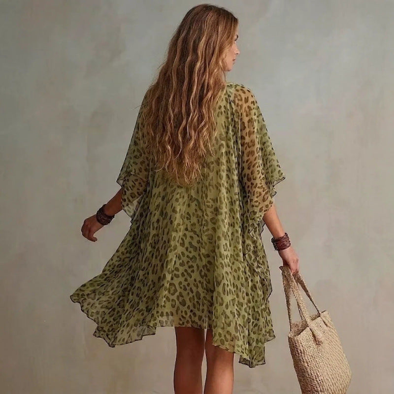V-hals chiffon jurk met luipaardprint en asymmetrische rok